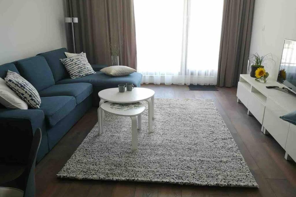 2 Bedroom Across The Sea Garden - Brand New, Parking *